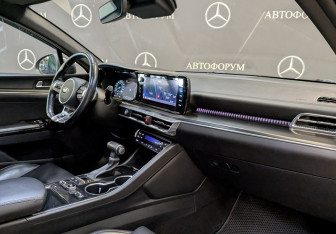 Подержанный автомобиль Kia K5 2021 года (21 фото)