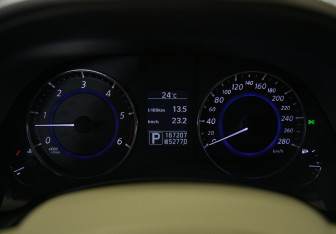 Подержанный автомобиль Infiniti FX 2012 года (14 фото)