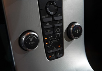 Подержанный автомобиль Volvo C30 2011 года (21 фото)