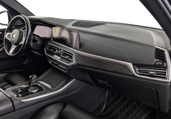 Подержанный автомобиль BMW X5 2021 года (13 фото)
