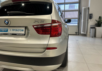 Подержанный автомобиль BMW X3 2011 года (9 фото)