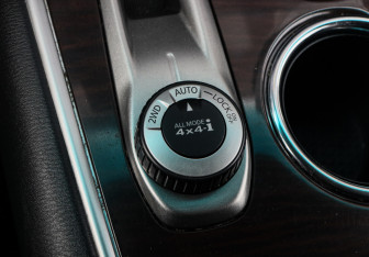 Подержанный автомобиль Nissan Pathfinder 2015 года (20 фото)