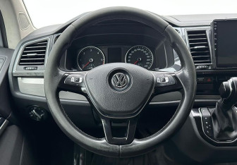 Подержанный автомобиль Volkswagen Multivan 2017 года (11 фото)