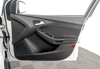 Подержанный автомобиль Ford Focus Hatchback 2018 года (24 фото)