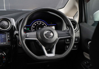 Подержанный автомобиль Nissan Note 2016 года (11 фото)