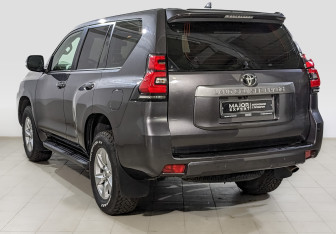 Подержанный автомобиль Toyota Land Cruiser Prado 2017 года (7 фото)