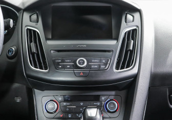 Подержанный автомобиль Ford Focus Sedan 2016 года (10 фото)