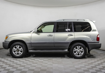 Подержанный автомобиль Lexus LX 2004 года (8 фото)