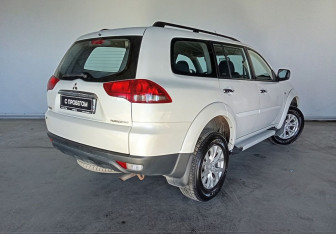 Подержанный автомобиль Mitsubishi Pajero Sport 2014 года (6 фото)