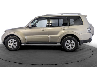 Подержанный автомобиль Mitsubishi Pajero 2008 года (8 фото)