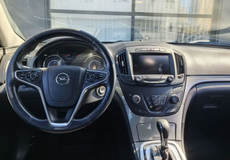 Подержанный автомобиль Opel Insignia Liftback 2013 года (12 фото)