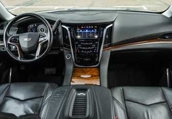 Подержанный автомобиль Cadillac Escalade Suv 2017 года (13 фото)