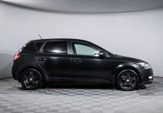 Подержанный автомобиль Kia Ceed Hatchback 2010 года (4 фото)