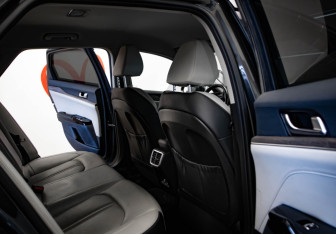 Подержанный автомобиль Kia K5 2021 года (33 фото)