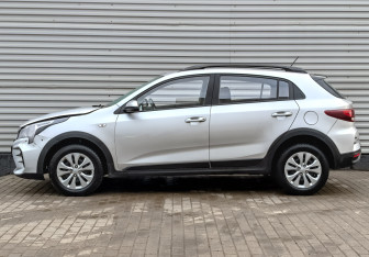 Подержанный автомобиль Kia Rio Hatchback 2021 года (8 фото)