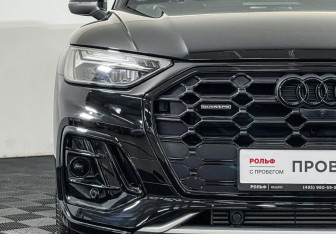 Подержанный автомобиль Audi Q5 2025 года (22 фото)