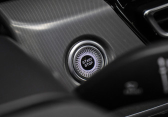 Подержанный автомобиль Hongqi HS5 2023 года (19 фото)