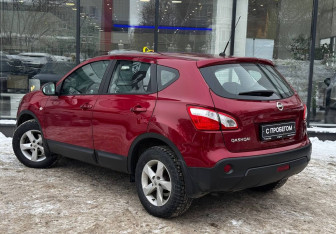 Подержанный автомобиль Nissan Qashqai 2012 года (6 фото)