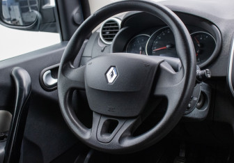 Подержанный автомобиль Renault Kangoo 2015 года (14 фото)