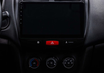 Подержанный автомобиль Mitsubishi ASX 2012 года (14 фото)