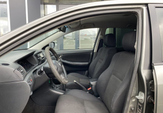 Подержанный автомобиль Toyota Corolla Sedan 2006 года (18 фото)