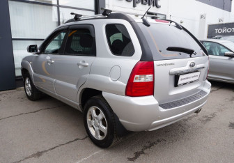 Подержанный автомобиль Kia Sportage 2008 года (7 фото)