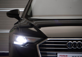 Подержанный автомобиль Audi A6 Sedan 2020 года (38 фото)