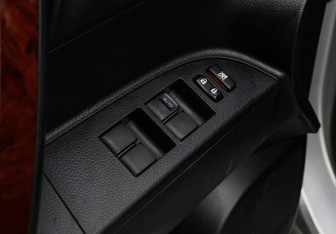 Подержанный автомобиль Toyota Highlander 2011 года (17 фото)