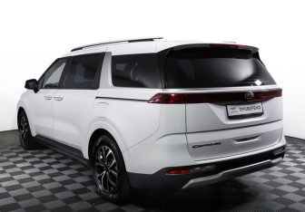 Подержанный автомобиль Kia Carnival 2020 года (7 фото)