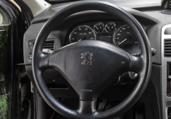 Подержанный автомобиль Peugeot 307 Hatchback 2007 года (16 фото)