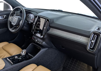 Подержанный автомобиль Volvo XC40 2021 года (13 фото)