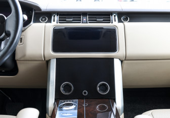 Подержанный автомобиль Land Rover Range Rover 2021 года (16 фото)