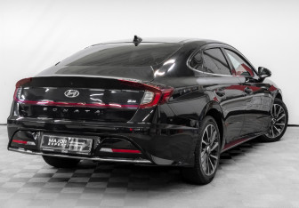 Подержанный автомобиль Hyundai Sonata 2022 года (5 фото)