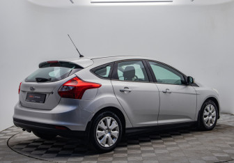 Подержанный автомобиль Ford Focus Hatchback 2011 года (5 фото)