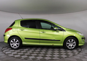 Подержанный автомобиль Peugeot 308 Hatchback 2008 года (4 фото)