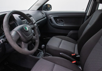 Подержанный автомобиль Skoda Fabia Hatchback 2012 года (10 фото)