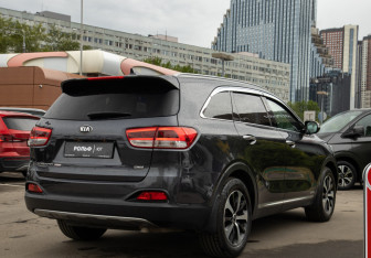 Подержанный автомобиль Kia Sorento 2017 года (4 фото)