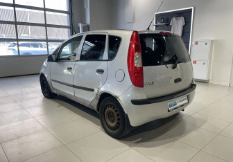 Подержанный автомобиль Mitsubishi Colt Hatchback 2005 года (6 фото)