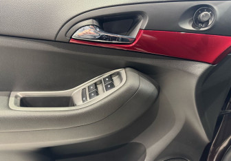 Подержанный автомобиль Chevrolet Orlando 2014 года (17 фото)