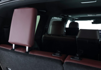 Подержанный автомобиль Lexus LX 2025 года (11 фото)