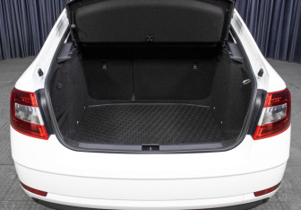 Подержанный автомобиль Skoda Octavia Liftback 2020 года (10 фото)