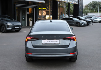 Подержанный автомобиль Skoda Octavia Liftback 2022 года (6 фото)