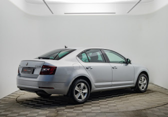 Подержанный автомобиль Skoda Octavia Liftback 2019 года (5 фото)
