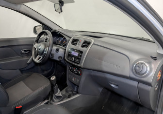 Подержанный автомобиль Renault Logan Sedan 2021 года (11 фото)