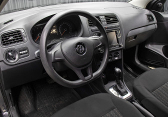 Подержанный автомобиль Volkswagen Polo Sedan 2016 года (16 фото)