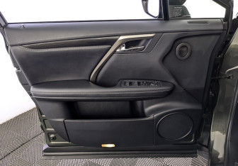 Подержанный автомобиль Lexus RX 2021 года (19 фото)