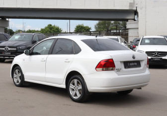 Подержанный автомобиль Volkswagen Polo Sedan 2012 года (7 фото)