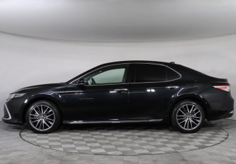 Подержанный автомобиль Toyota Camry Sedan 2023 года (8 фото)