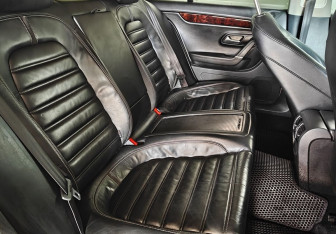 Подержанный автомобиль Volkswagen Passat CC 2009 года (10 фото)