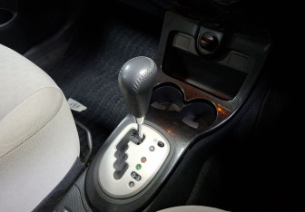 Подержанный автомобиль Toyota Ist 2007 года (15 фото)